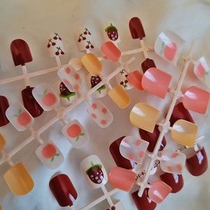 2 pairs New Kawaii Style Fake Nails w/glue